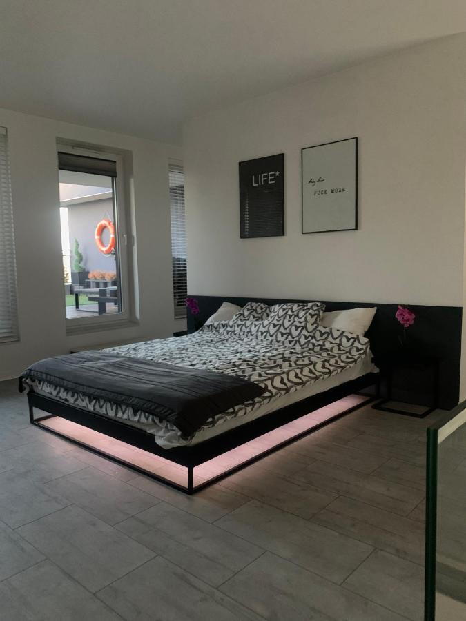 דירות לודז' Two-Levels Penthouse With A Garden In The City Center מראה חיצוני תמונה